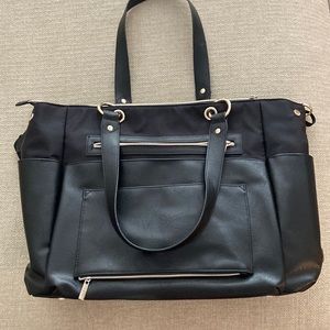 Beis "the diaper bag" in black. Used sparingly. Used like new!